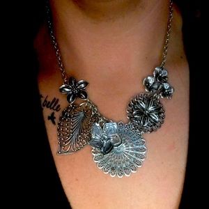 Premier Designs metal flower necklace